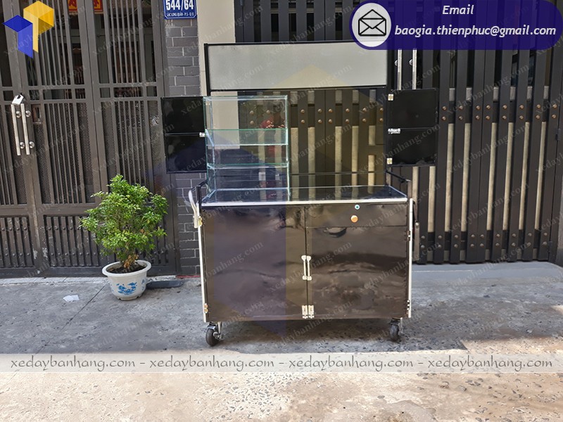 tủ đẩy bán gà rán lưu động