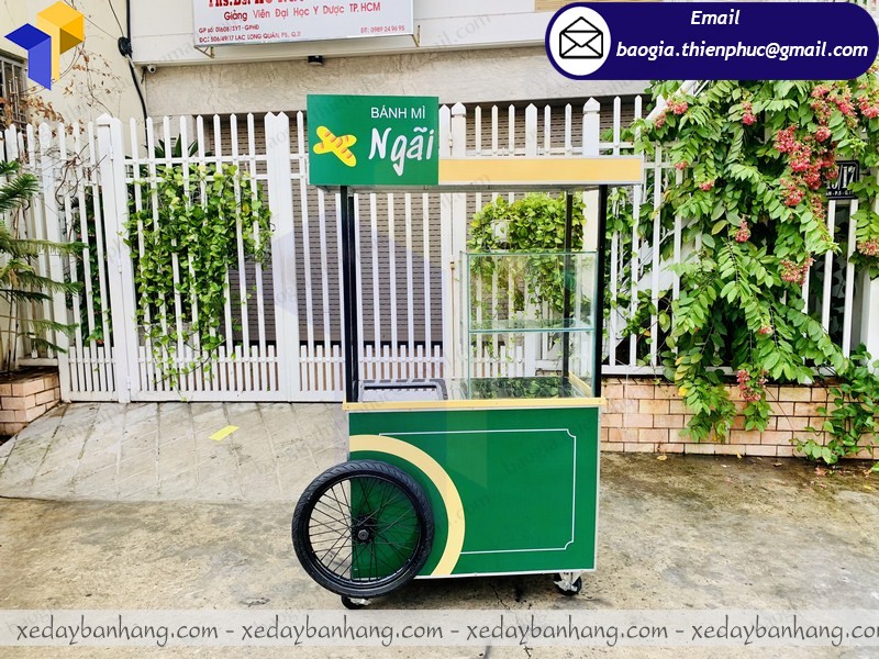 giá tủ bán bánh mì
