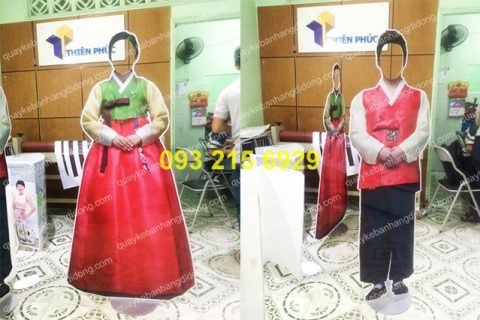 Mu1eabu standee mu00f4 hu00ecnh giu00e1 ru1ebb