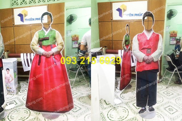 standee mo hinh nguoi gia re