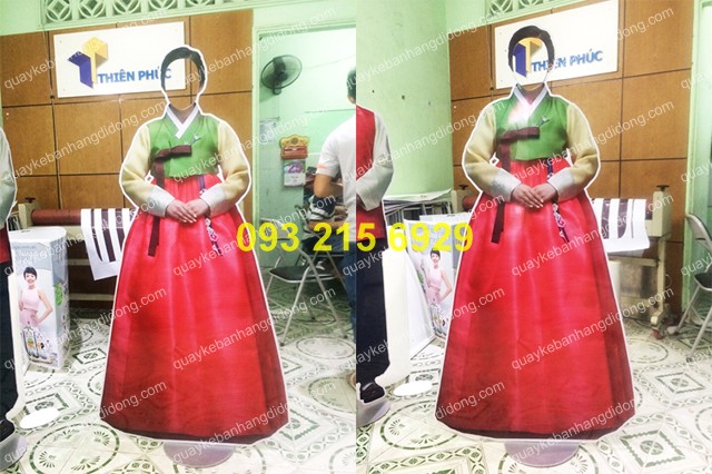 standee mo hinh tiep vien