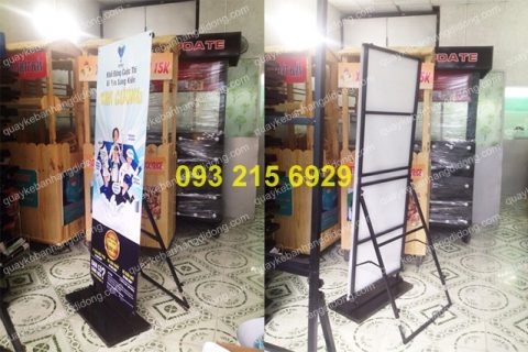 Standee chu00e2n su1eaft lu1eafp ru00e1p giu00e1 ru1ebb nhu00e3n hiu1ec7u tru00e0 su1eefa Phu00fac Long