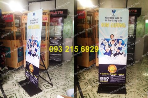 Mu1eabu Standee khung su1eaft ngou00e0i tru1eddi phu1ed5 biu1ebfn