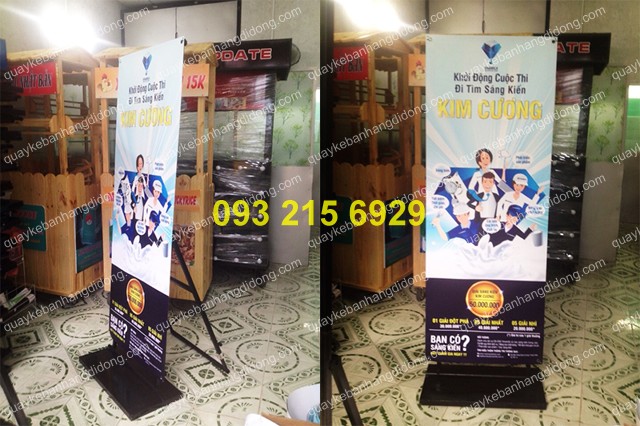 standee chan sat ngoai troi