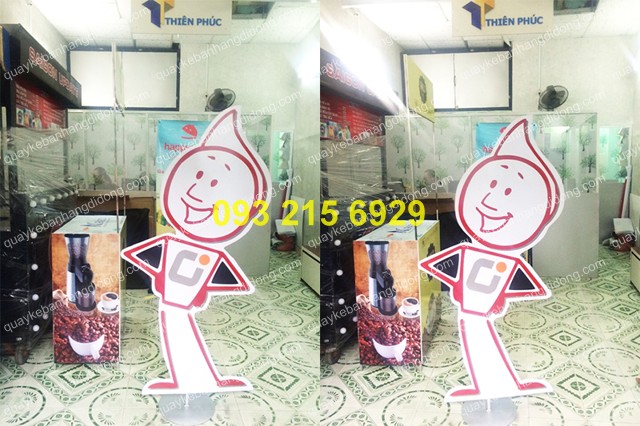 standee mo hinh cau be dep