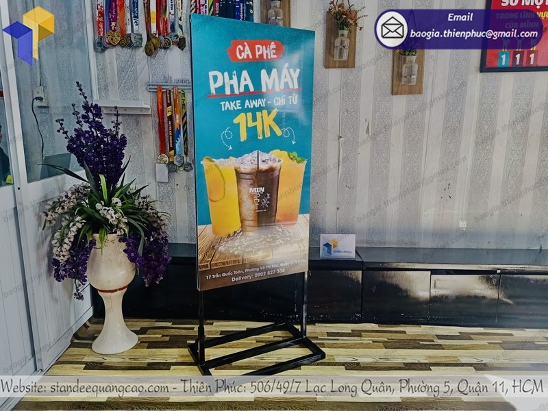 báo giá standee khung đứng chữ nhật