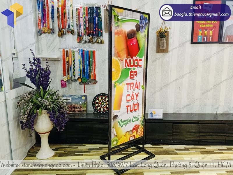 báo giá standee khung sắt đứng ngoài trời