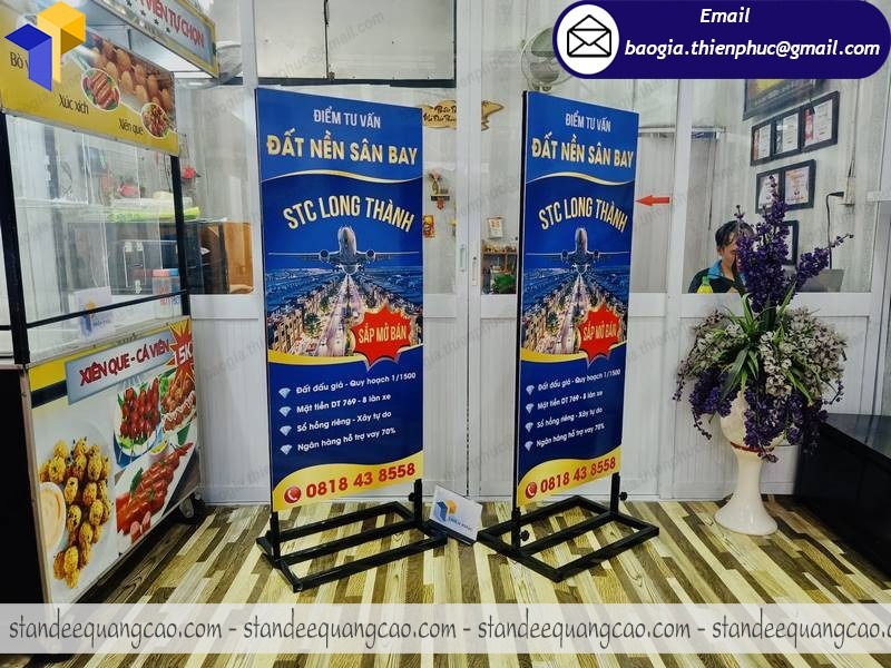 báo giá standee khung sắt lắp ráp