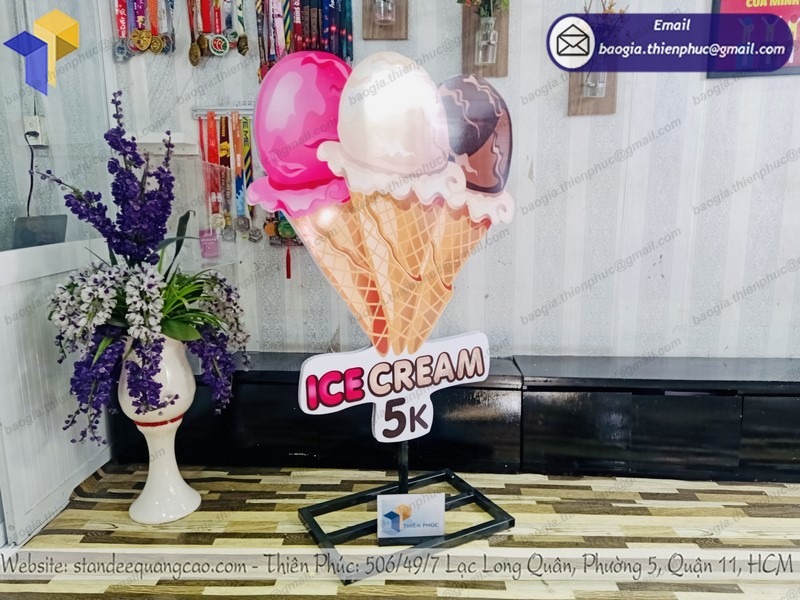 báo giá standee mô hình sản phẩm