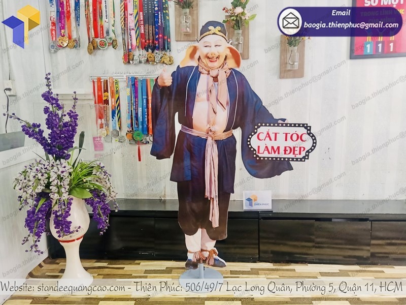 báo giá standee nhân vật quảng cáo