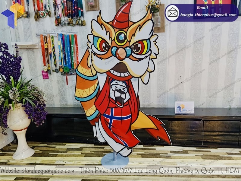 báo giá standee nhân vật quảng cáo