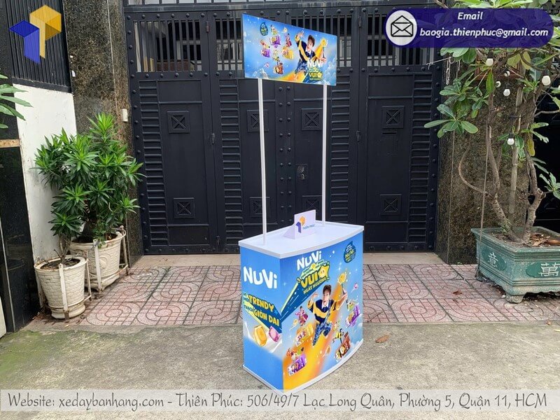 Booth nhựa PG sampling đứng quảng cáo sản phẩm mới bán lẻ thương hiệu lớn