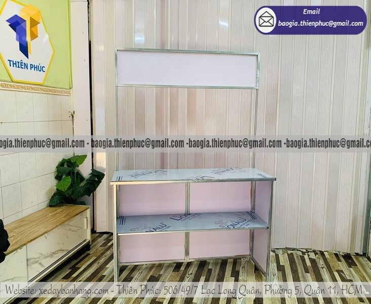 Booth sắt trưng bày sản phẩm mới có in logo tiếp thị mini đẹp xịn mịn