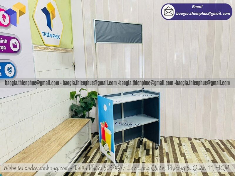 Đặt kệ bán nước ép vỉa hè gấp gọn ngoài trời bán siêu tiện lợi
