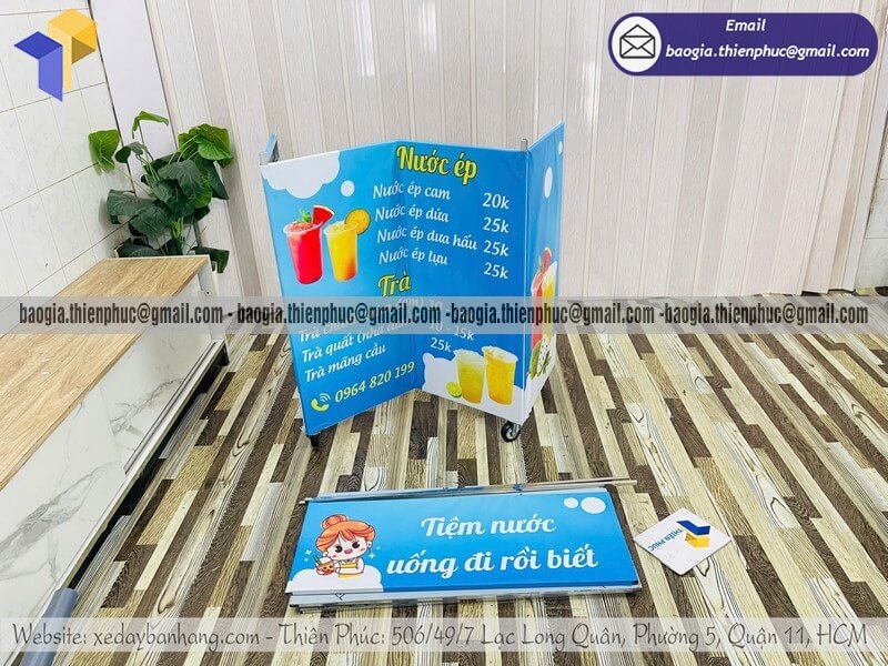 Đặt kệ bán nước ép vỉa hè gấp gọn ngoài trời không cần mặt bằng cố định