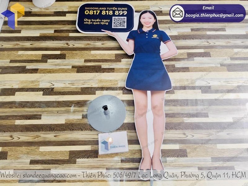 đặt làm standee hình người in theo yêu cầu