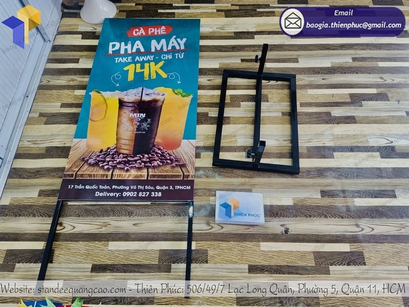 đặt làm standee khung đứng chữ nhật