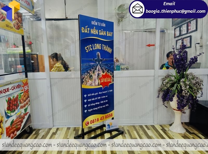 đặt làm standee khung sắt lắp ráp