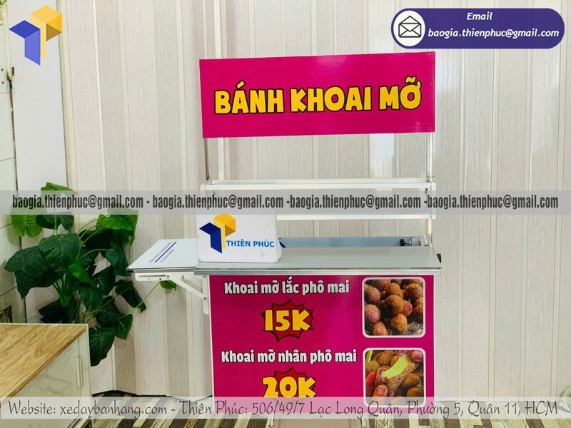 Đặt tủ bán bánh gấp gọn lắp xe máy giá rẻ kéo khách mỗi ngày