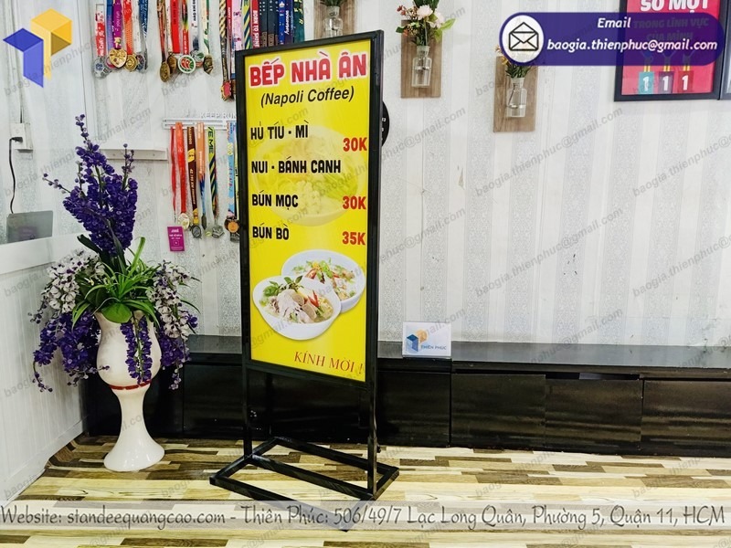 giá bán chân standee khung sắt