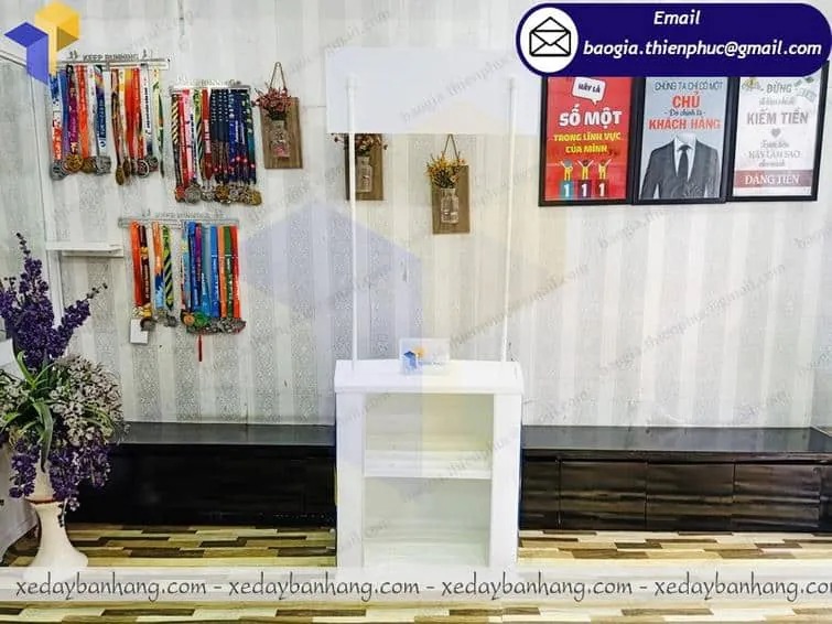 gia công bàn sampling nhựa giá rẻ