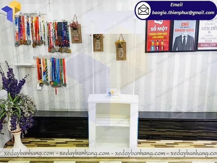 gia công booth nhựa bán hàng giá rẻ