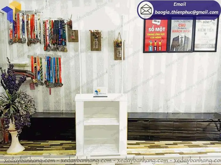 gia công quầy booth sampling di động