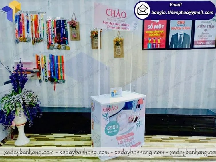 hình ảnh quầy booth nhựa bán hàng