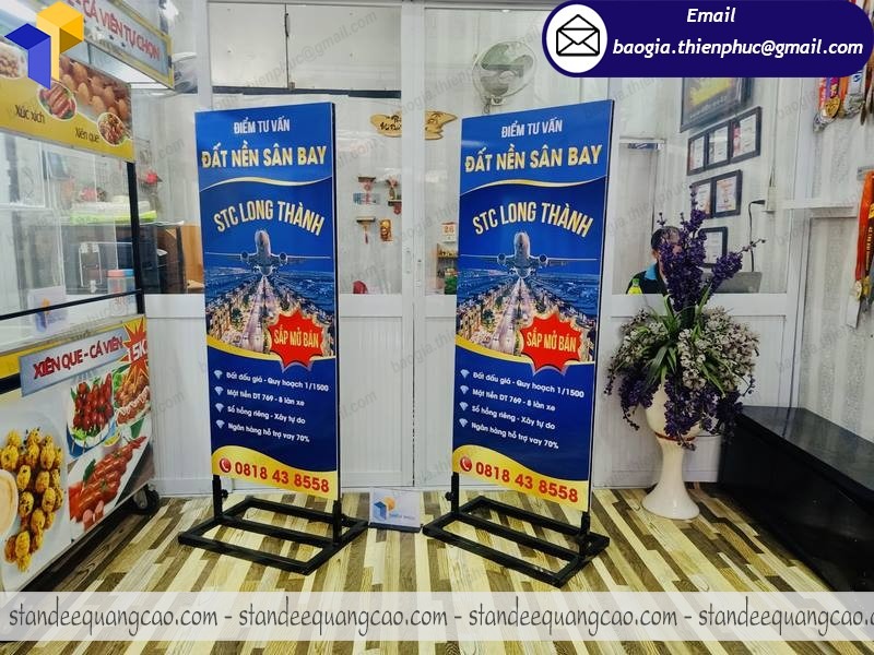 hình ảnh standee khung sắt lắp ráp