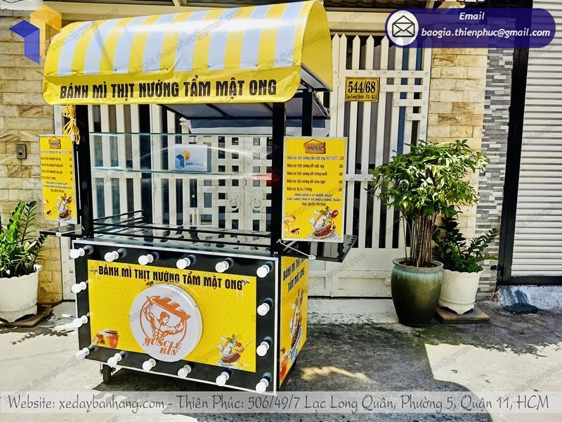 hình ảnh xe bán bánh mì có lò nướng
