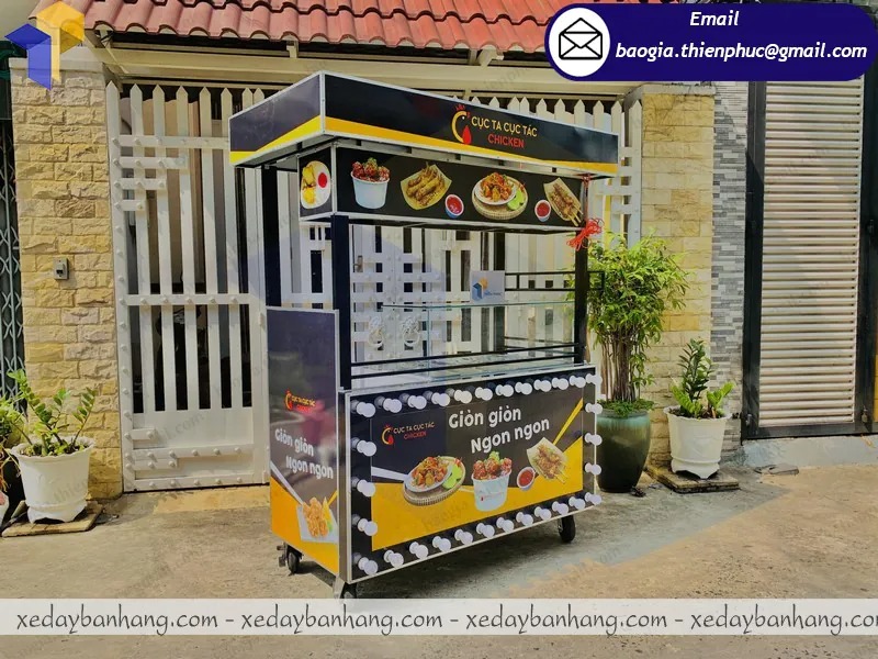 hình ảnh xe đẩy bán gà rán vỉa hè