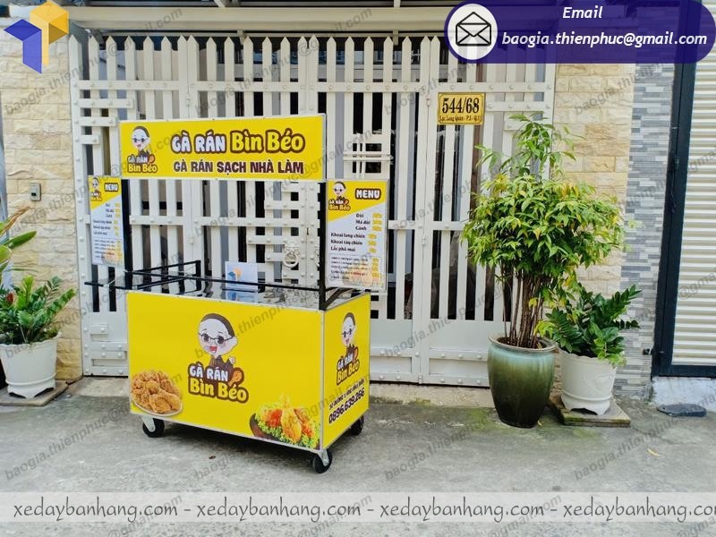 hình ảnh xe sắt bán gà rán giá rẻ