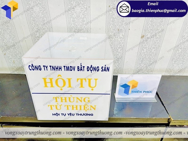 hộp tiền từ thiện bằng mica giá rẻ