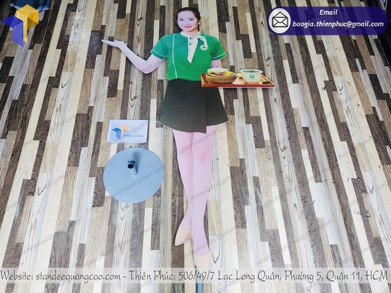 mẫu standee hình người quảng cáo đẹp