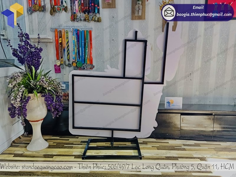 mẫu Standee hoạt hình quảng cáo đẹp