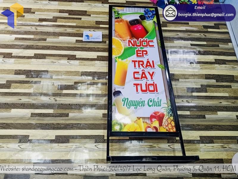 mẫu standee khung sắt đứng ngoài trời đẹp