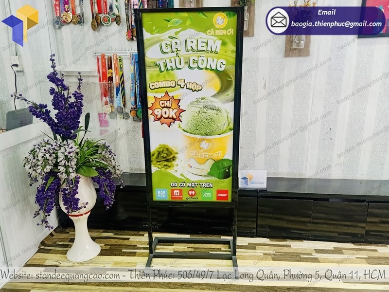 mẫu standee khung sắt TPHCM đẹp