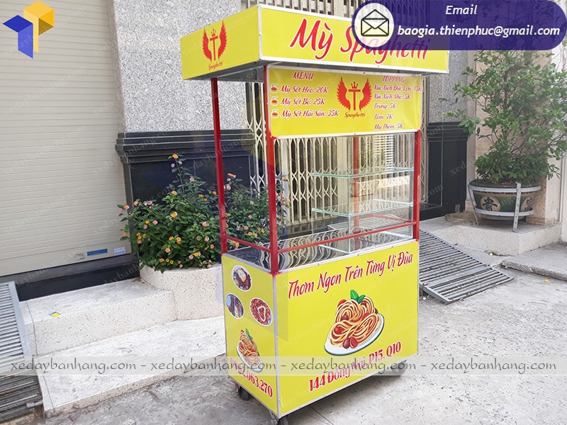 xe đầy bán thức ăn nhanh