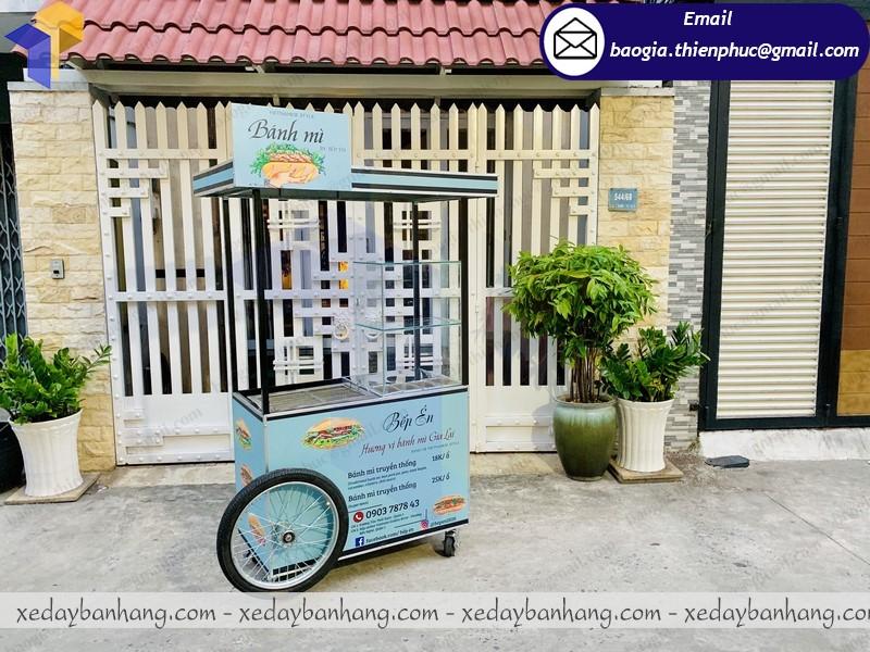 xe bánh mì lưu động