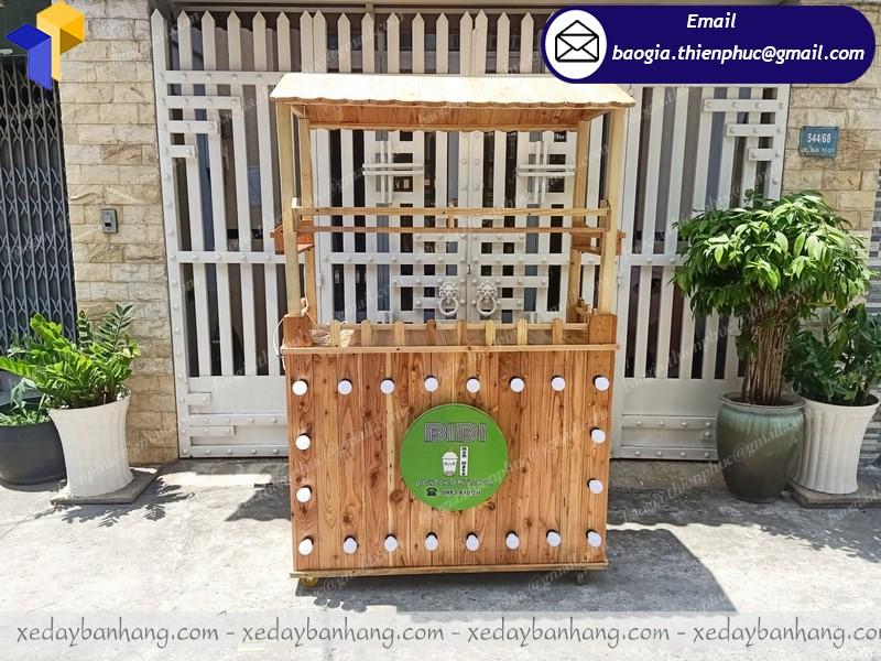 thiết kế tủ gỗ bán trà sữa mang đi theo yêu cầu