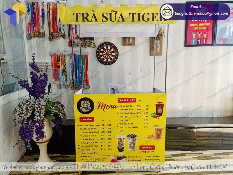 quầy bán trà sữa vỉa hè