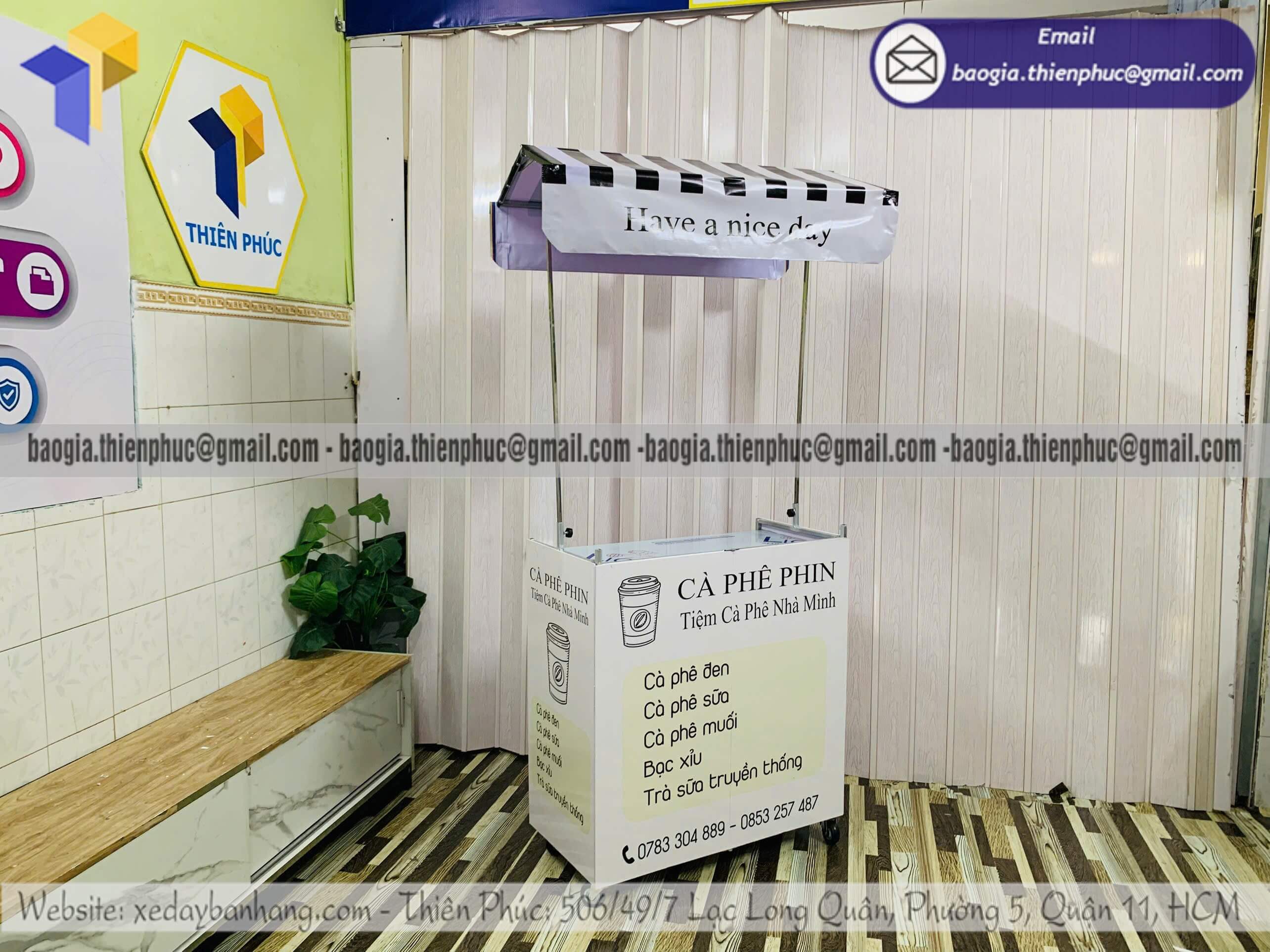 Quầy cafe bán dạo trên lề đường phục vụ ngoài trời phù hợp mang đi theo phong cách riêng
