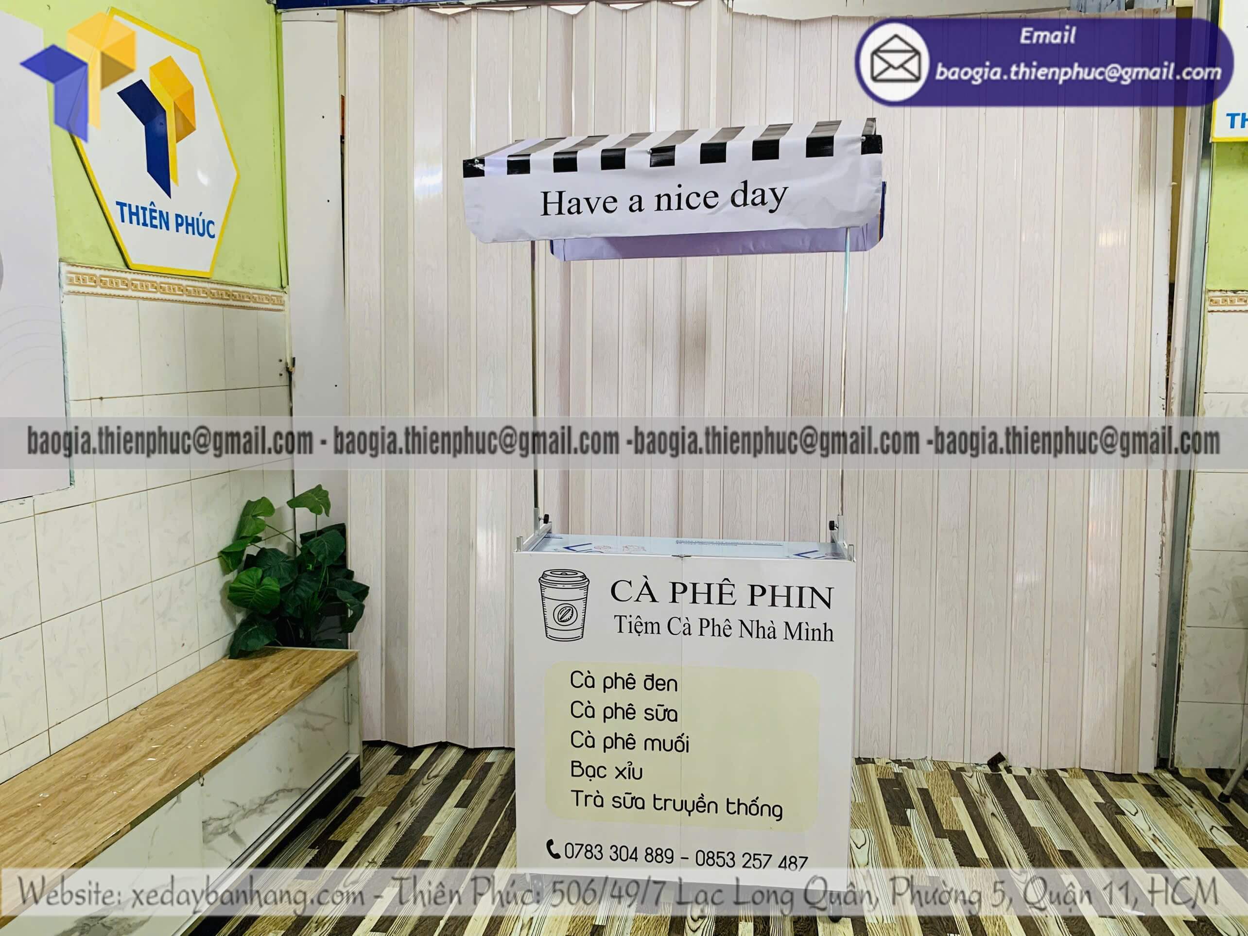 Quầy cafe bán dạo trên lề đường phục vụ ngoài trời