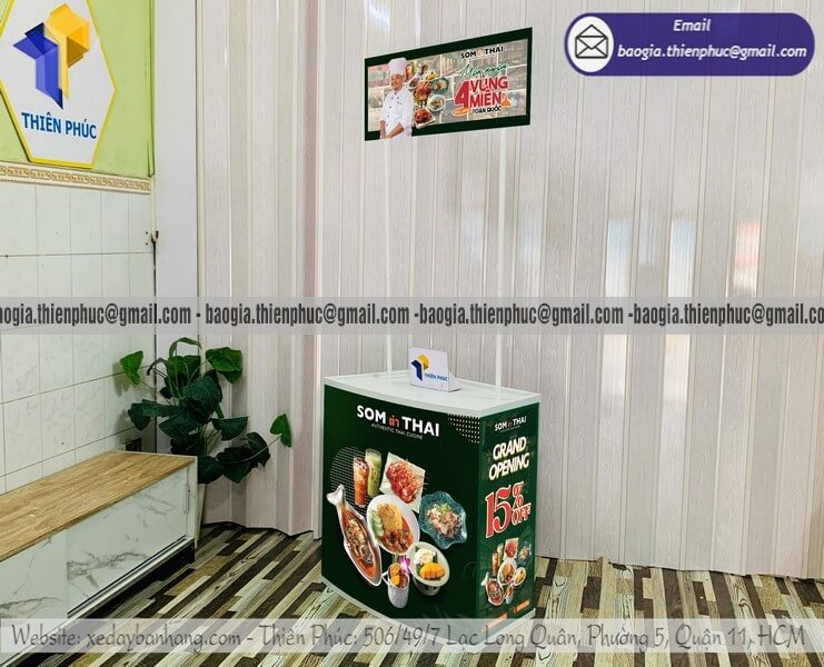 Quầy nhựa cho PG trưng bày quảng cáo mẫu mới theo mẫu riêng phục vụ