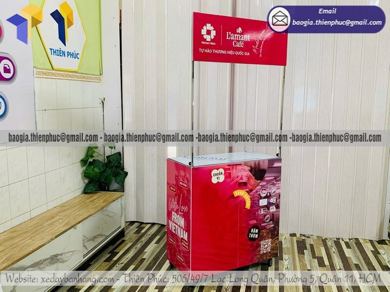 Quầy sắt PG tiếp thị quảng cáo mặt hàng mới siêu thị đẹp mắt tăng tương tác khách hàng
