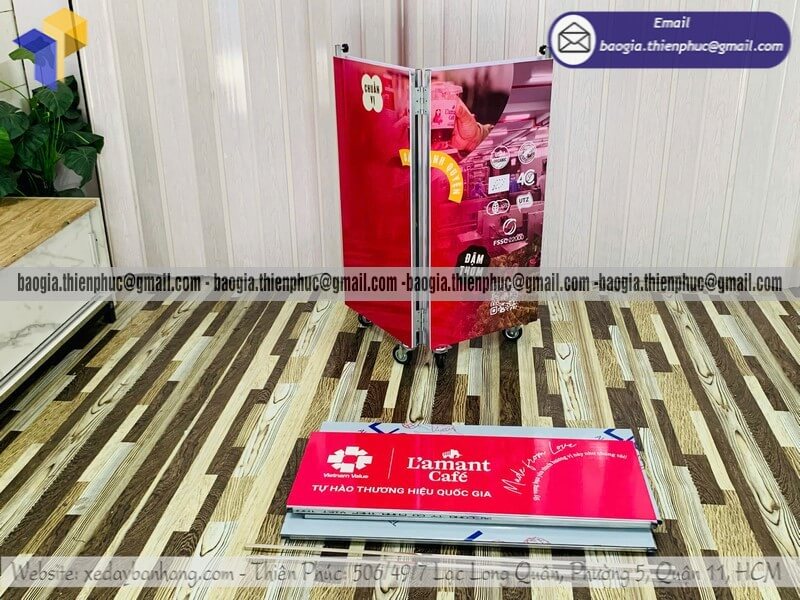 Quầy sắt PG tiếp thị quảng cáo mặt hàng mới siêu thị theo logo thương hiệu gia công Việt Nam