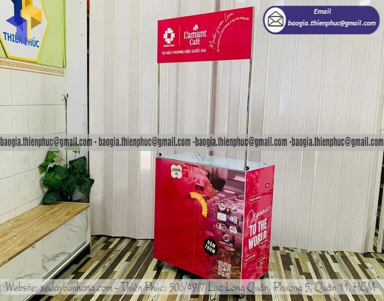 Quầy sắt PG tiếp thị quảng cáo mặt hàng mới siêu thị bán tại Việt Nam hỗ trợ trưng bày