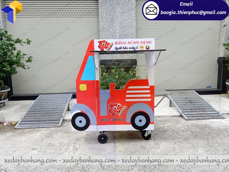 quầy xe bán bánh mì