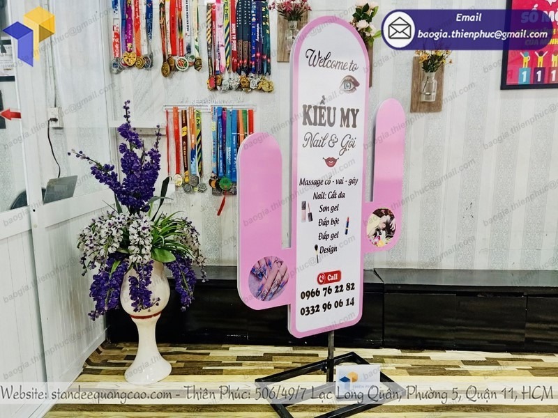 standee giới thiệu sản phẩm giá rẻ