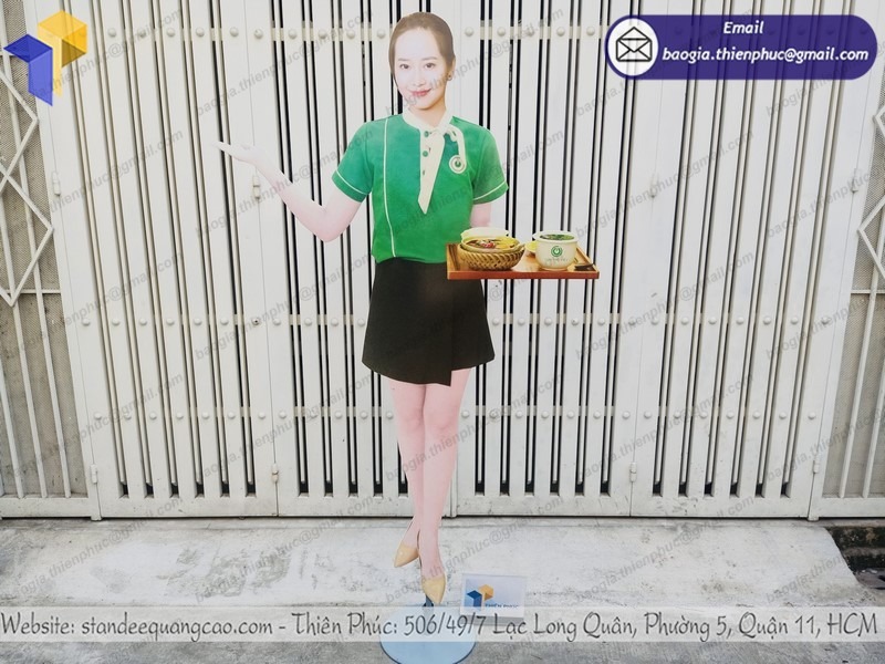 standee hình người quảng cáo